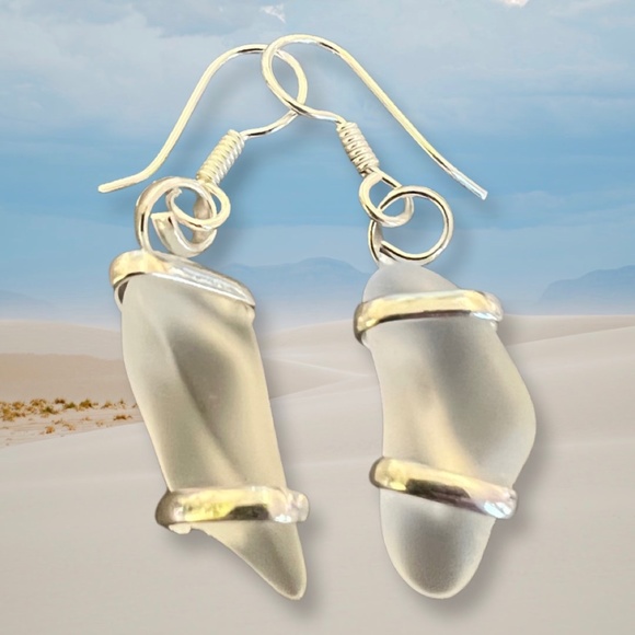 Red and White  Pompano Beach Glass Freeform Pierced Earrings - Picture 3 of 4